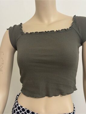 Bozzolo Women’s Olive Ribbed Lettuce-Edge Crop Top Size Small